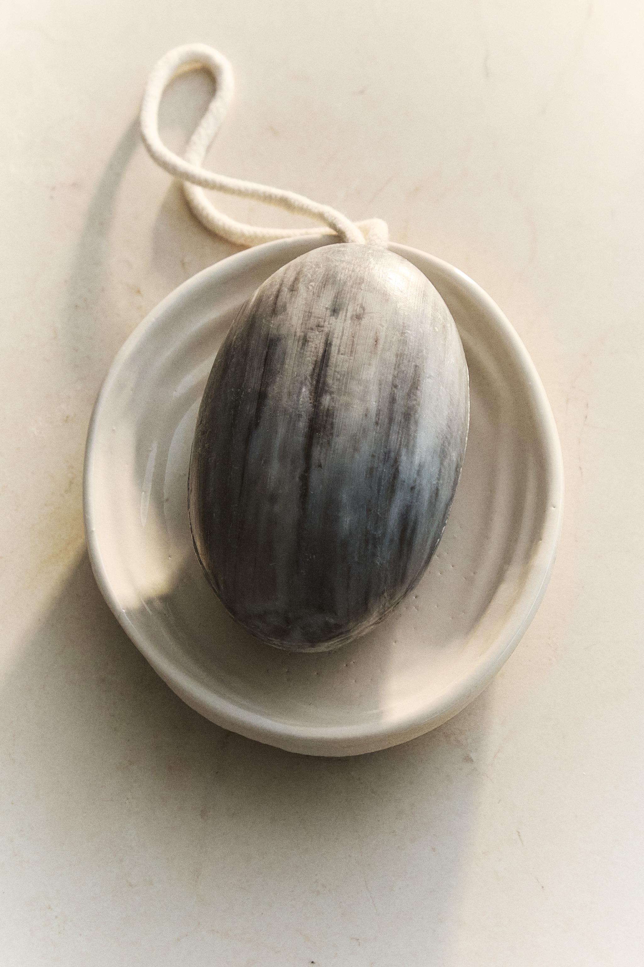 TEXTURED CERAMIC SOAP DISH